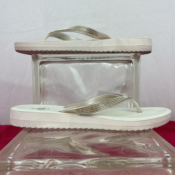 Rhinestone Flip Flops sz 7/8 - Picture 3 of 11